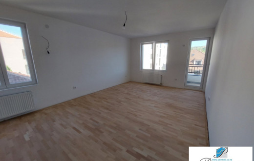 Trosoban stan na Panteleju