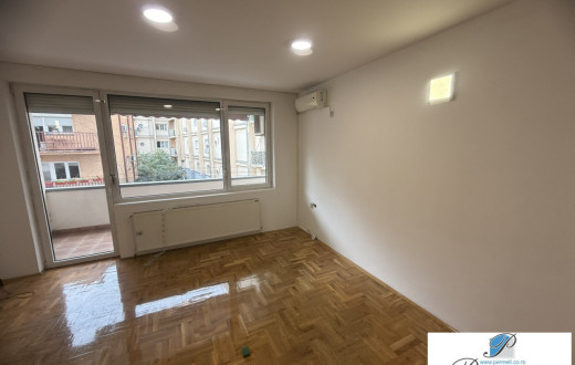 Poslovni prostor u centru grada, Kej
