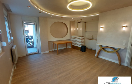 Moderan poslovni prostor u centru - Čair