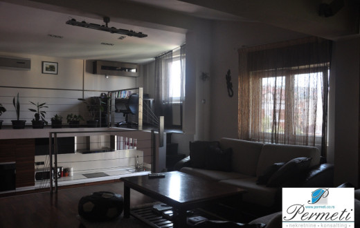 Moderno opremljen stan u centru Niša