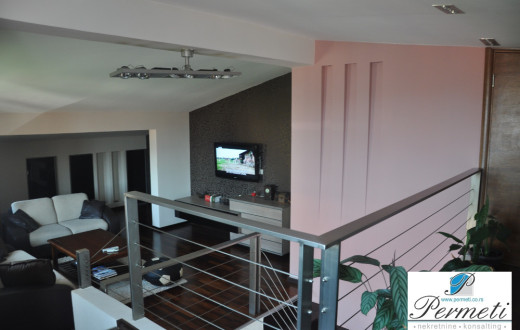 Moderno opremljen stan u centru Niša