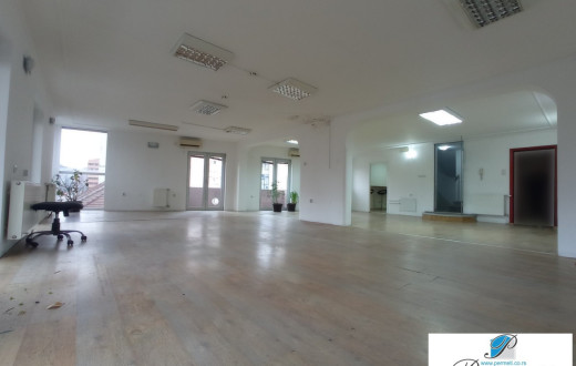 Poslovni prostor, Nišavski kej