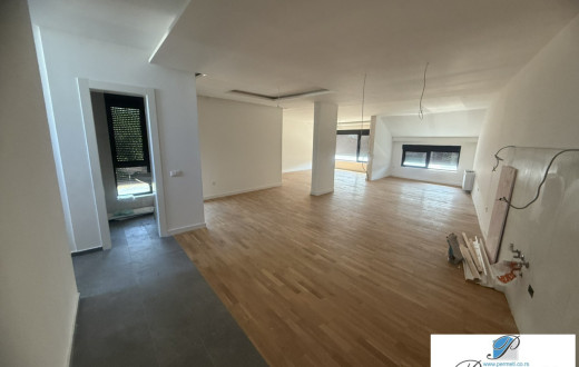 Trosoban stan na Paliluli