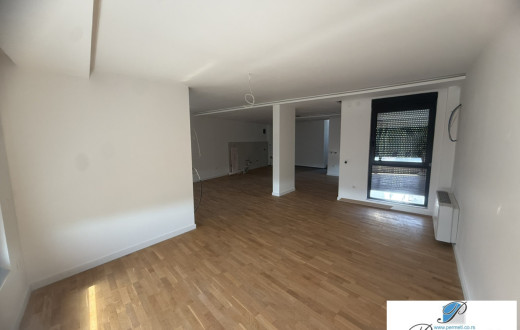 Trosoban stan na Paliluli