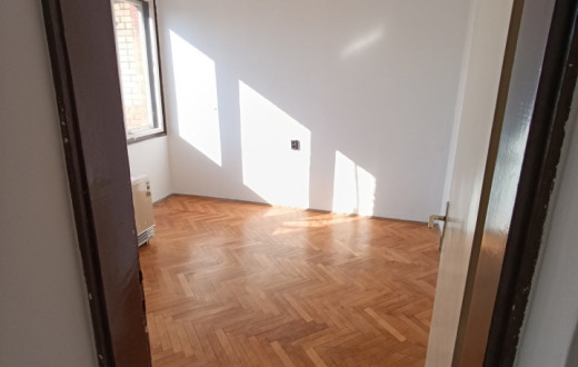 Dvosoban stan kod Vojne bolnice
