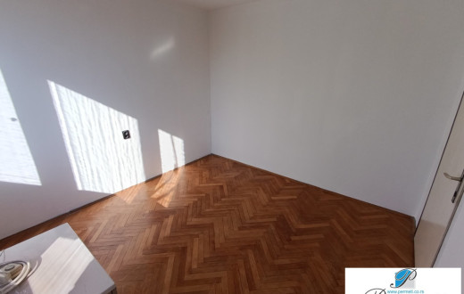 Dvosoban stan kod Vojne bolnice